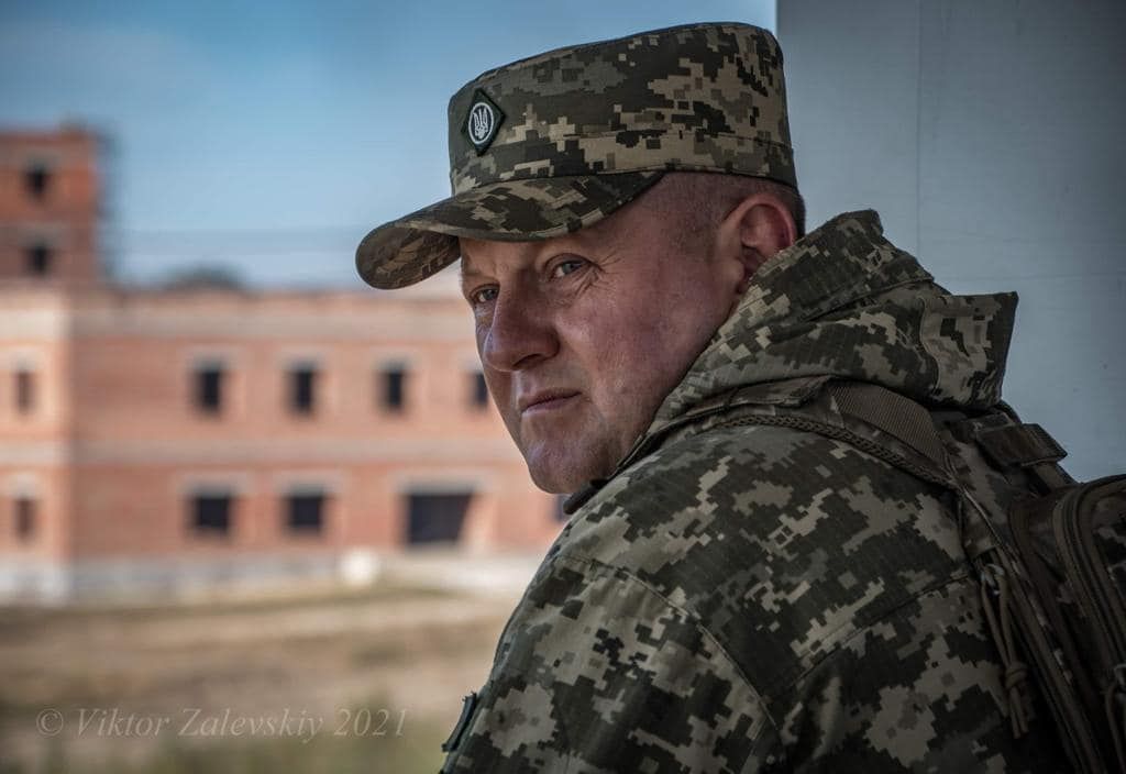Військовозобов'язані мають отримати дозвіл для виїзду з районів і областей - Залужний
