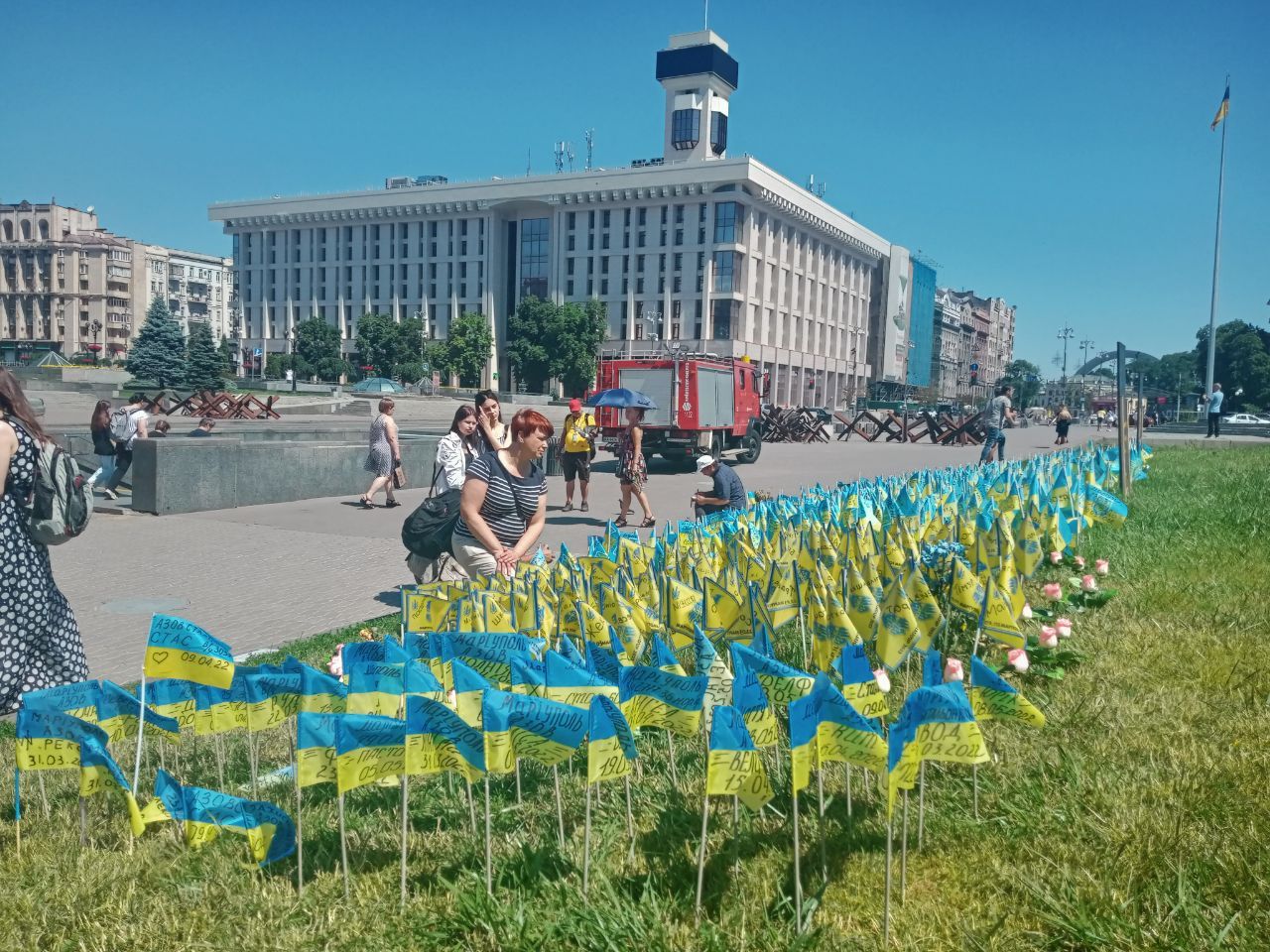 Акція «Життя за Україну» за участю родичів військових на майдані Незалежності в Києві.