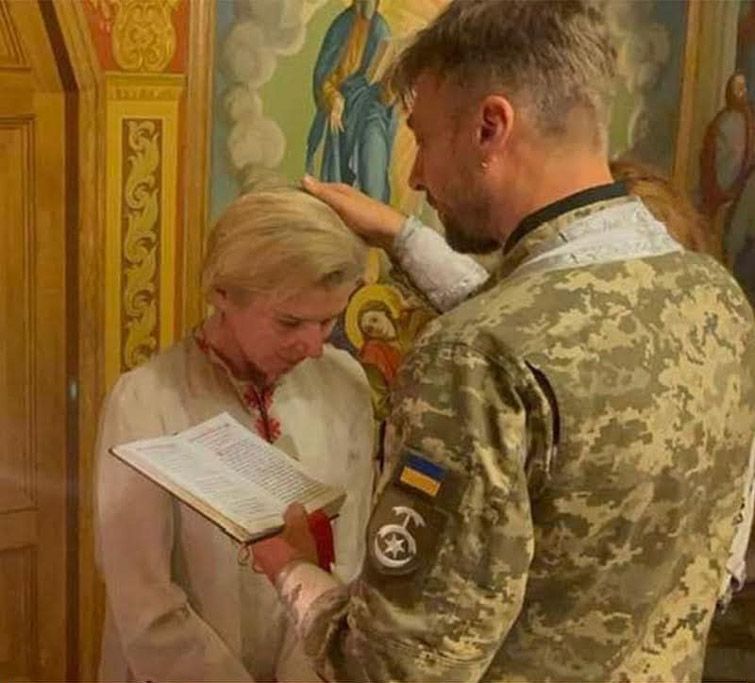 Юлія Паєвська «Тайра» приянала хрещення у Михайлівському монастирі ПЦУ