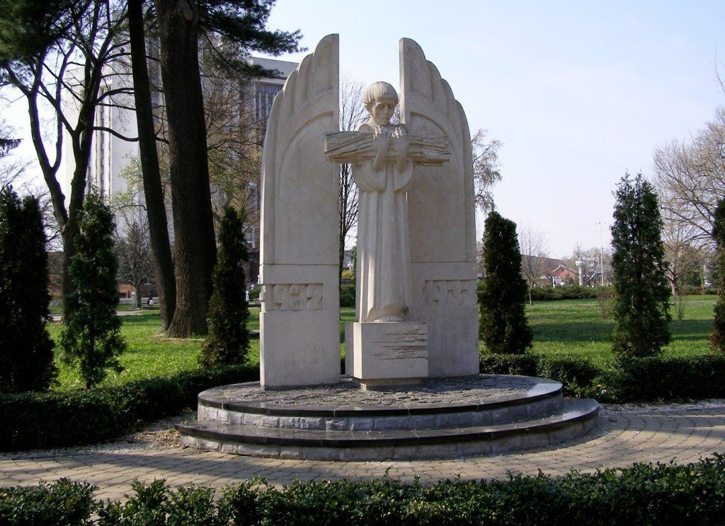 Пам’ятник жертвам Голодомору у Вінниці.