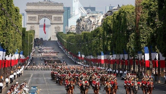 Парад у Франції покликаний продемонструвати свою солідарність із союзниками