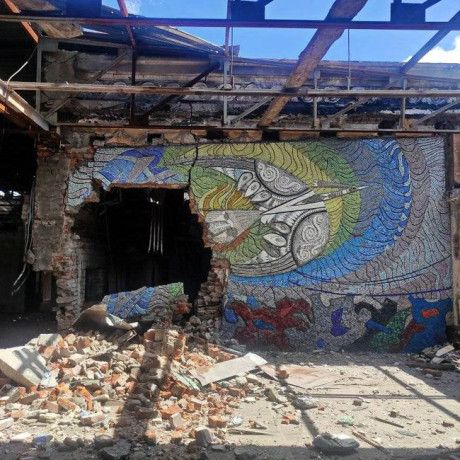 Рашисти зруйнували шедеври монументалістики — мозаїку Алла Горської