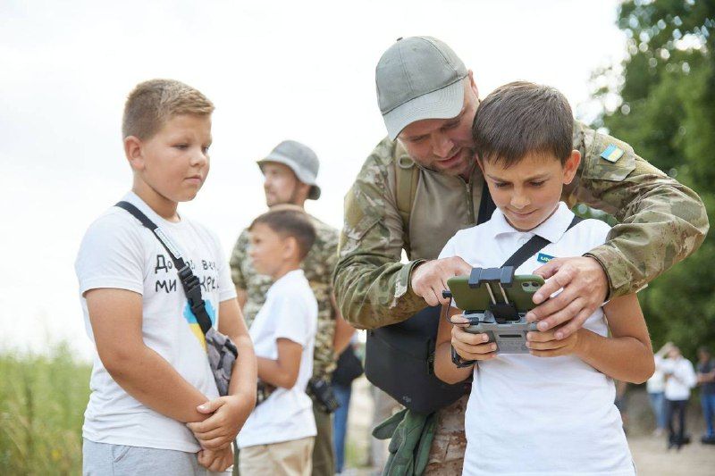 Діти з Бучі внесли свій вклад для армії, зібравши на митті автомобілів 7 тисяч грн