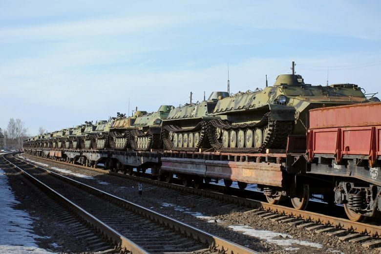 На Херсонщині ЗСУ вгатили по ешелону з російською технікою