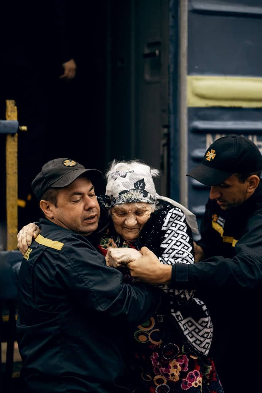 На Донеччині почалася обов’язкова евакуація, фото