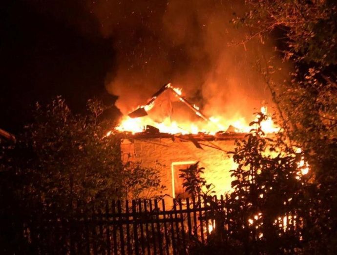 Нікополь росіяни «поливали» з «Градів»: зруйновано десятки будинків та техніка