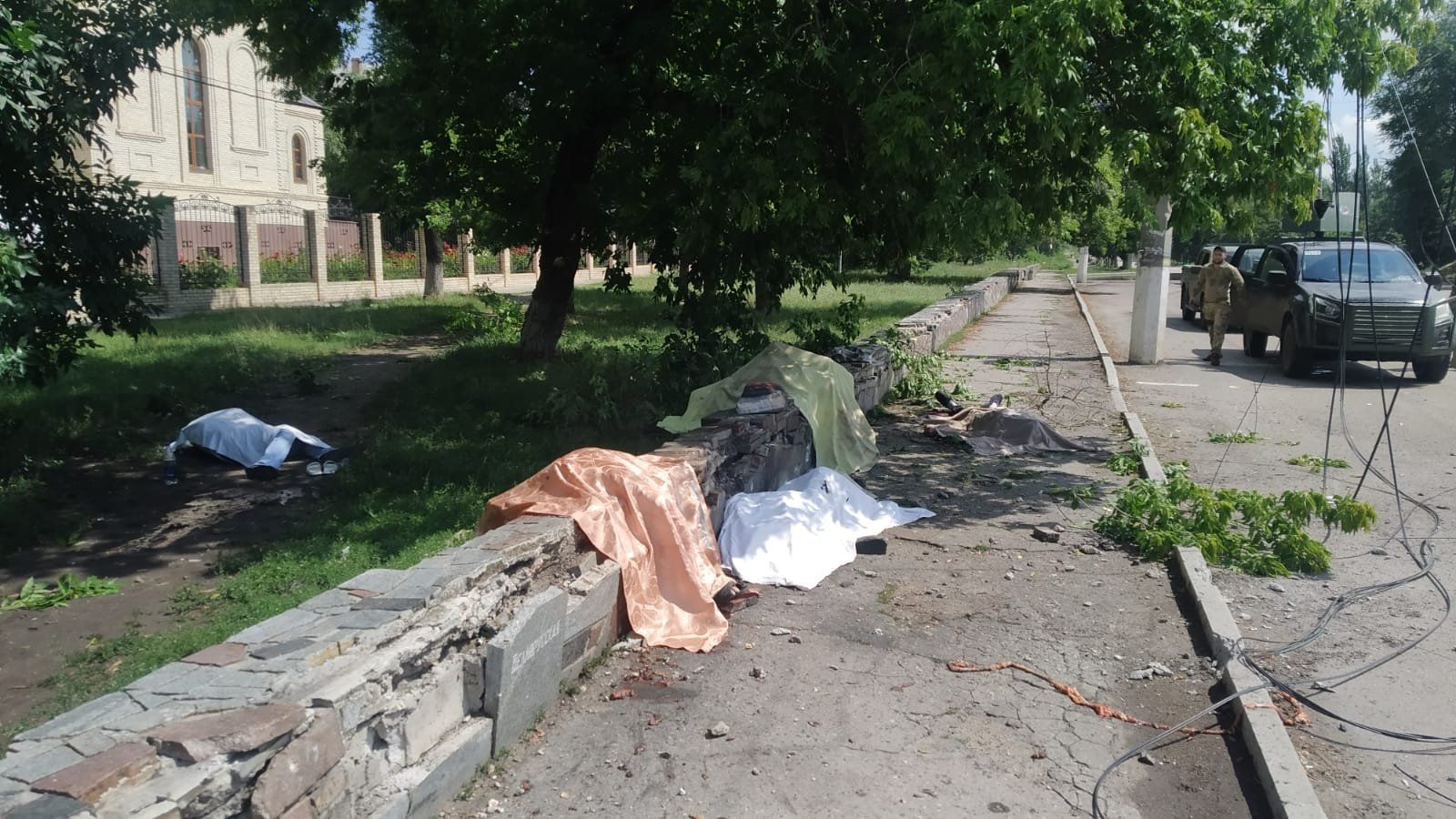 Артобстріл Торецька: окупанти вбили 8 людей на зупинці