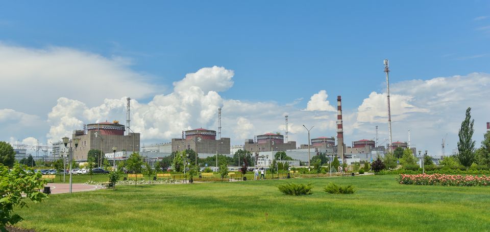 Із боку ЗАЕС російські військові обстрілюють житлові квартали Енергодара