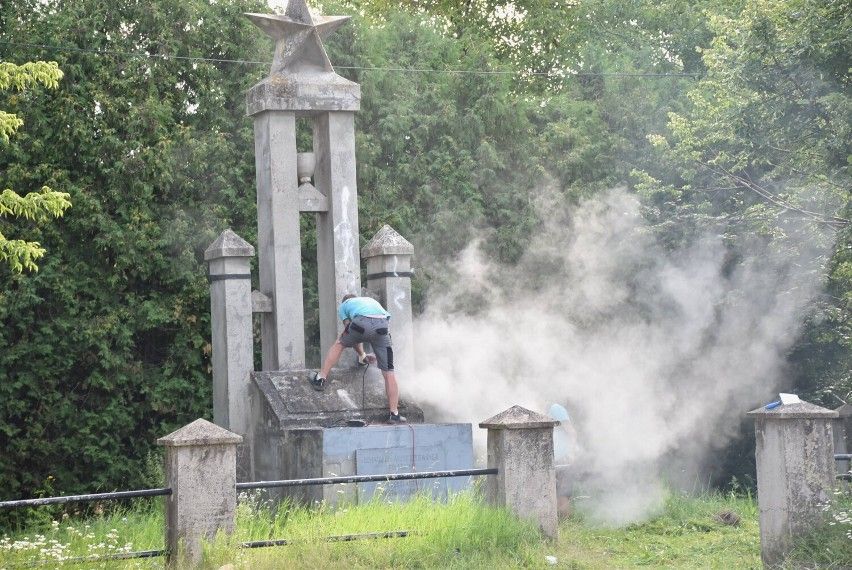 У Мальборку демонтували пам'ятник Червоній армії, фото
