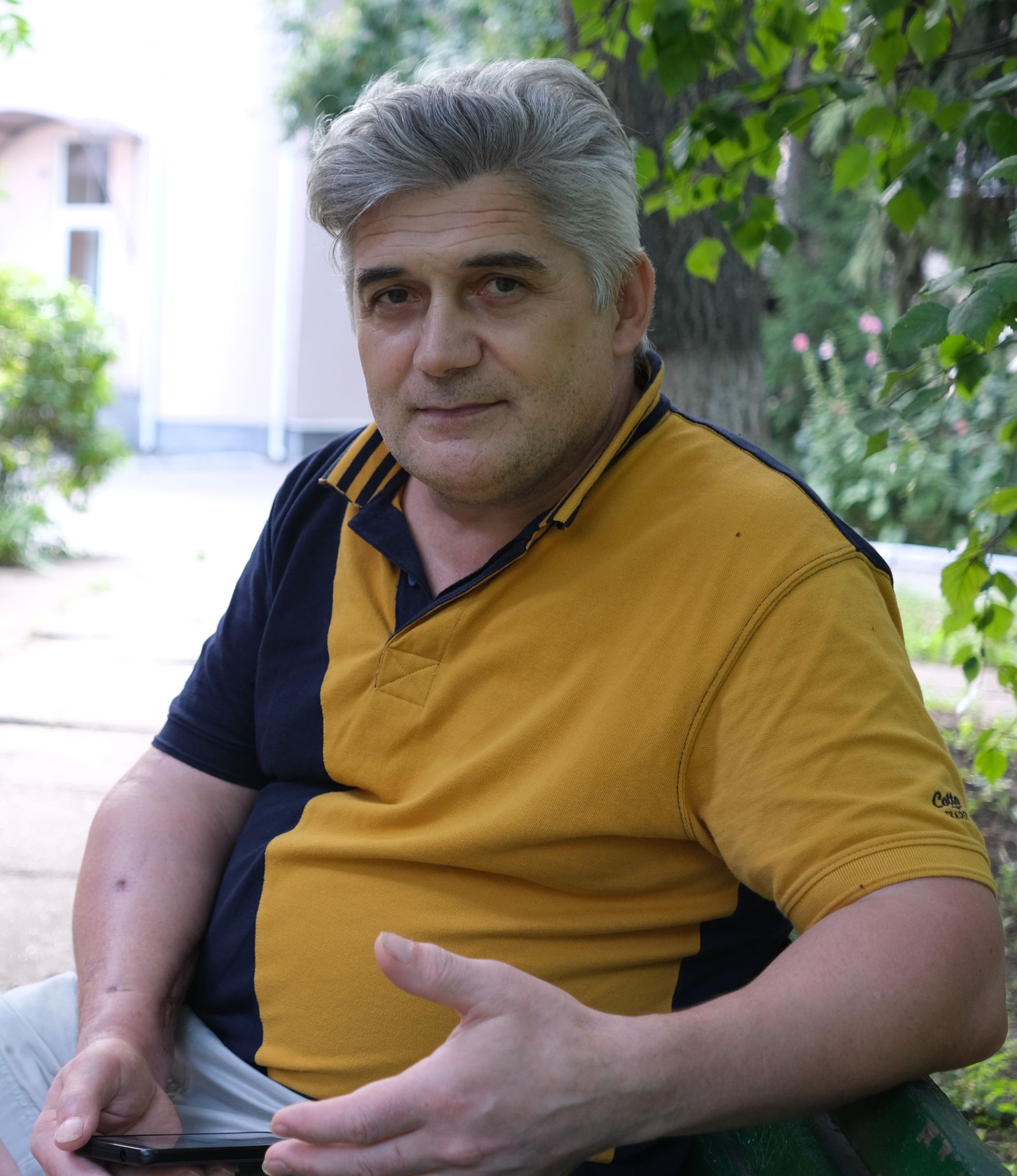 Однією лівою: після поранення правої руки тероборонець з Гадяча несподівано став художником-шульгою