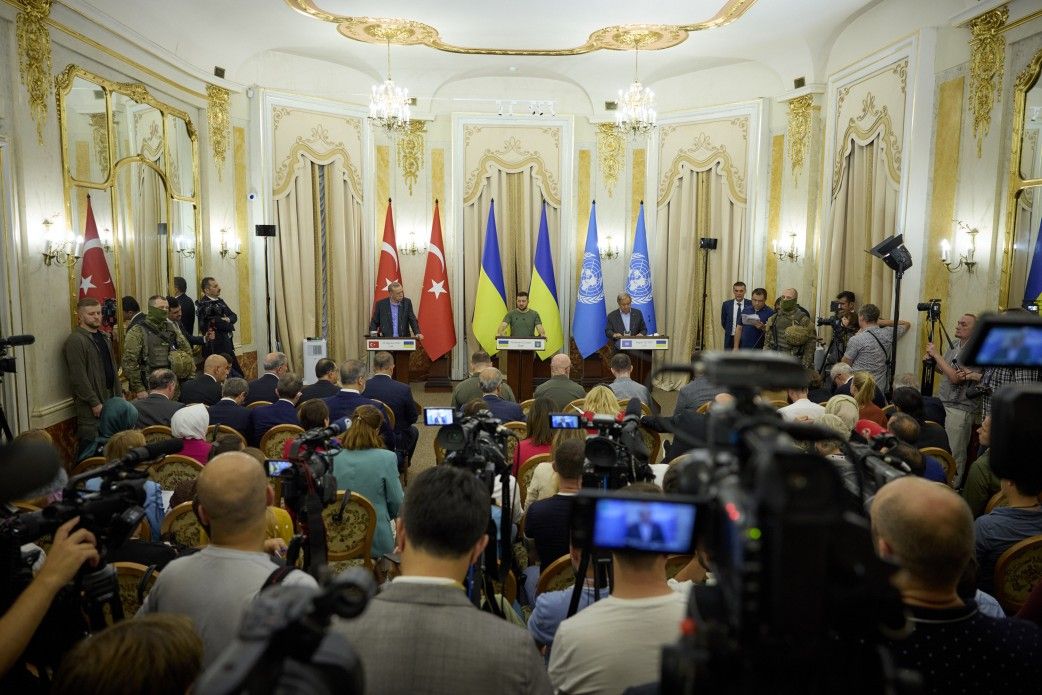 Ердоган, Зеленський і Гутерреш під час спільної пресконференції у Палаці Потоцьких у Львові.