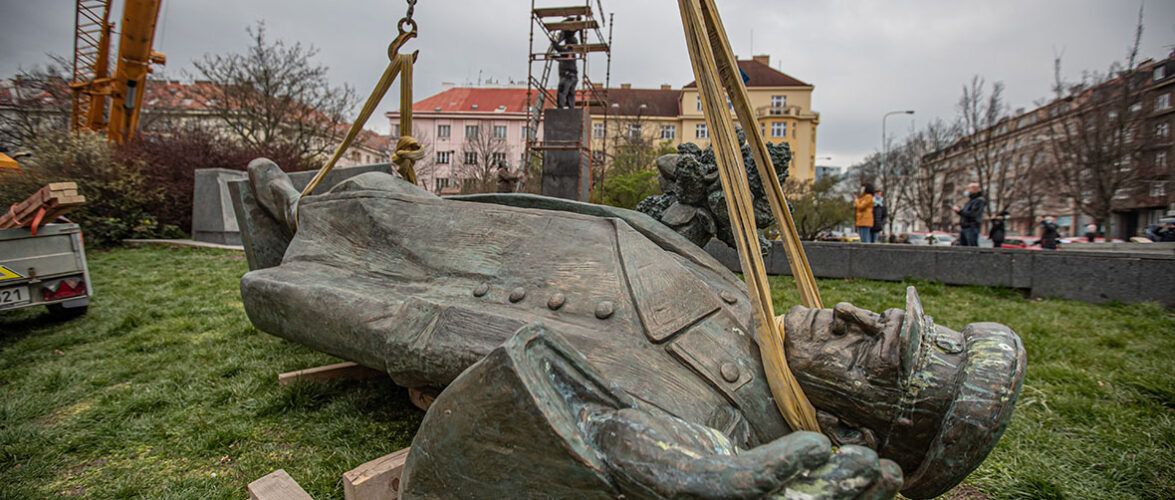 Наразі у Польщі «знесли» 20 радянських пам’ятники