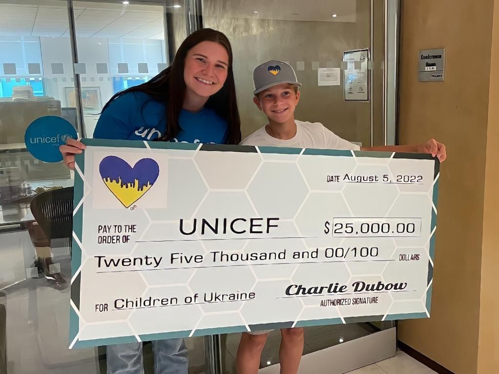 У США 11-річний Чарлі зібрав для українських дітей 25 тисяч доларів