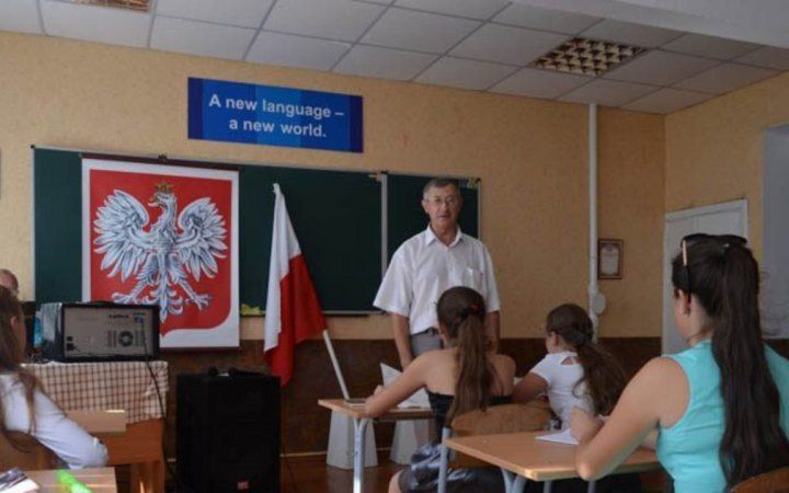 У Польщі навчаються 185 тисяч українських школярів