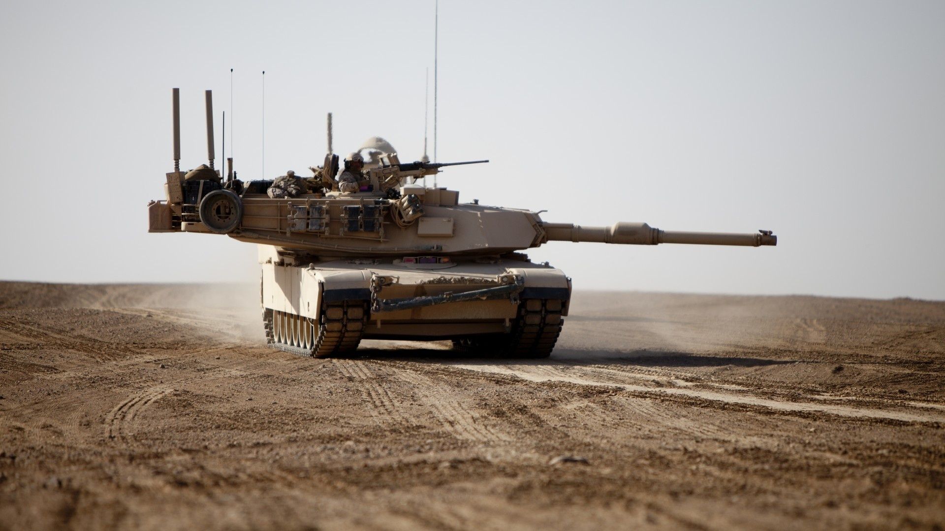 Латвія закликає НАТО надати Україні сучасні танки і літаки