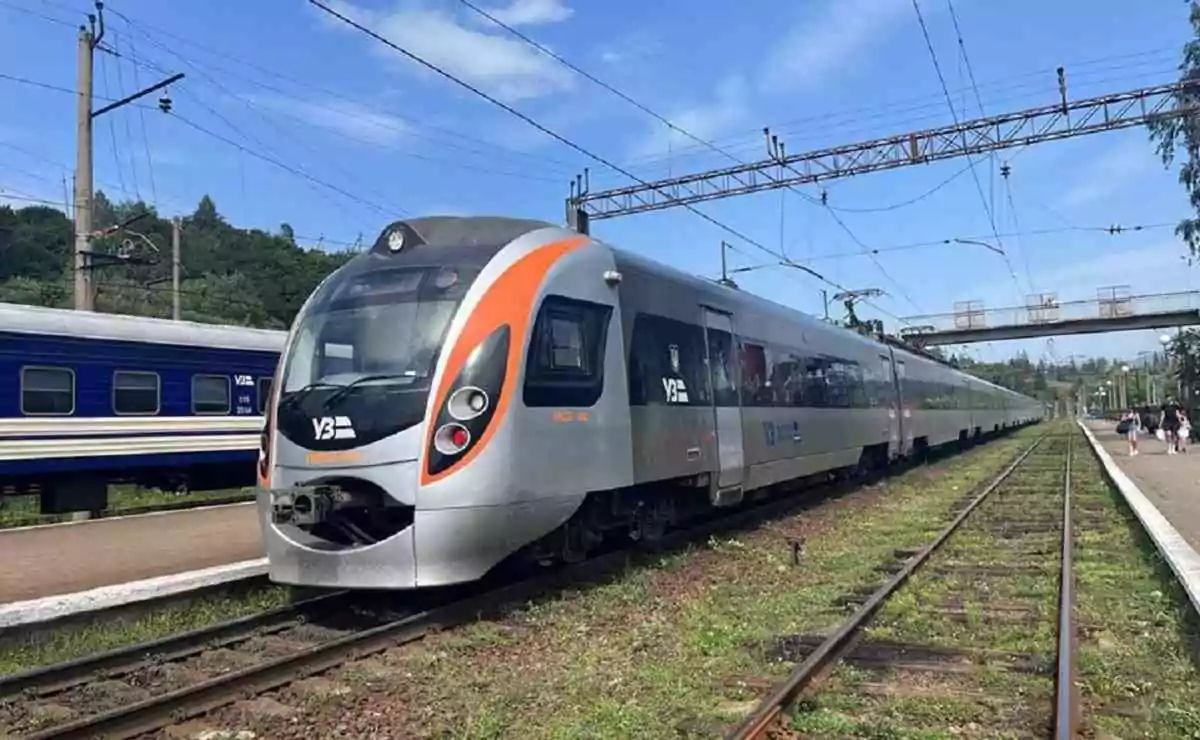 Евакуаційні рейси жителям окупованого Криму пропонує «Укрзалізниця»