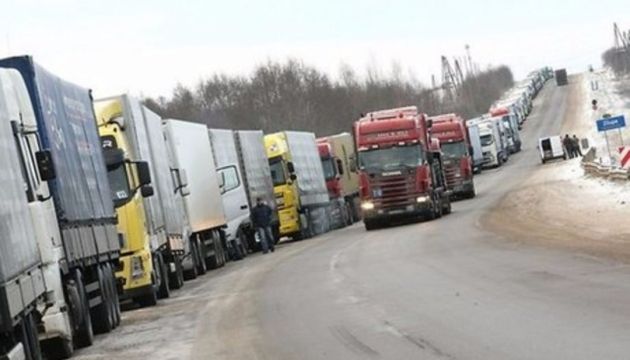 На українсько-польському кордоні фури стоять у черзі довжиною 45 км