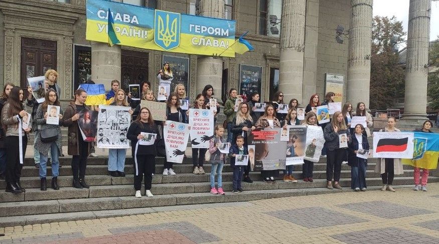 У Тернополі відбулася акція на підтримку полонених жінок-медиків з героїчної «Азовсталі»