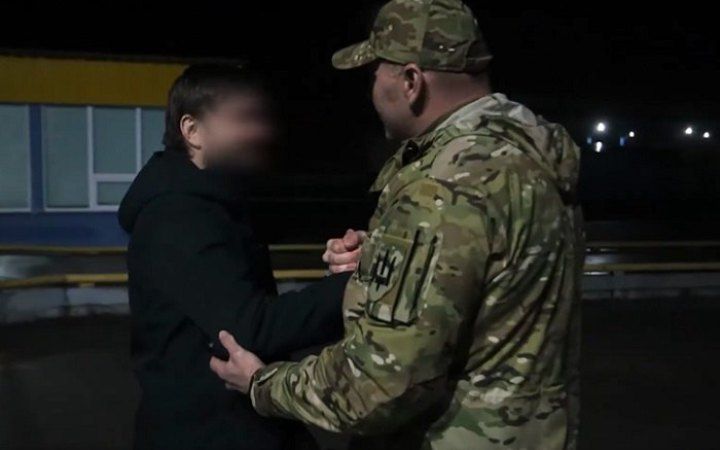 «Бурого» особисто зустрів і привітав зі звільненням т.в.о. голови СБУ Василь Малюк.