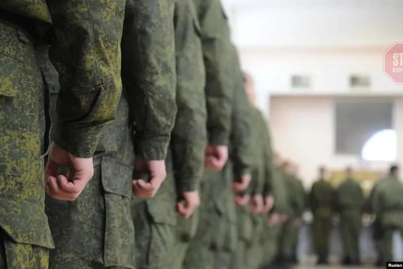 Кримські татари виїжджають з півострова через масову роздачу повісток на війну