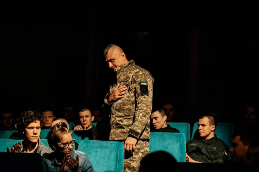 Музичний фронт: у Черкаській філармонії дають 10 концертів і збирають допомогу пораненому Артему Басалаю