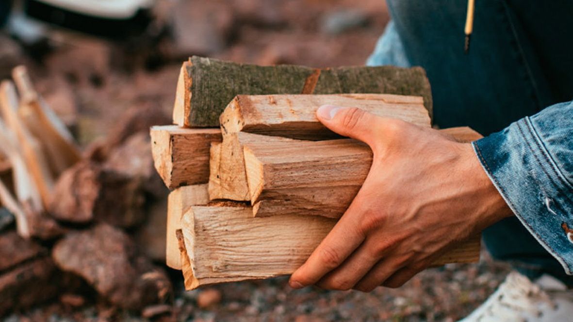 Місцева влада надасть безкоштовні дрова мешканцям, де точаться бойові дії