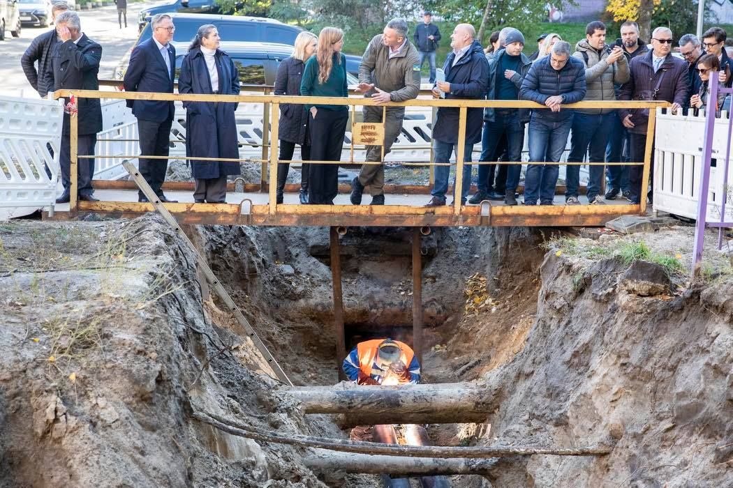 У Києві дали тепло у лікарні та школи