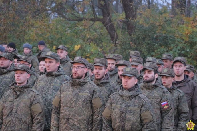 У білорусі зустрічають «хлібом і сіллю» ешелони російських загарбників