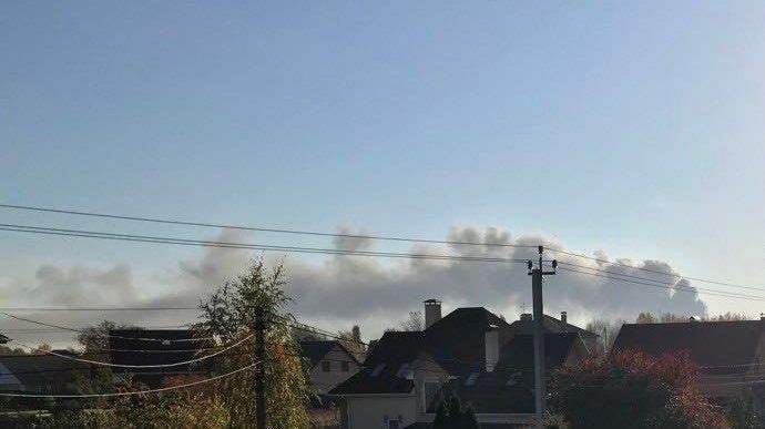 Окупанти вгатили по лівому берегу Києва: перебої з енергопостачанням і водою