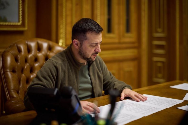 Зеленський затвердив санкції проти 4 тис осіб і компаній рф