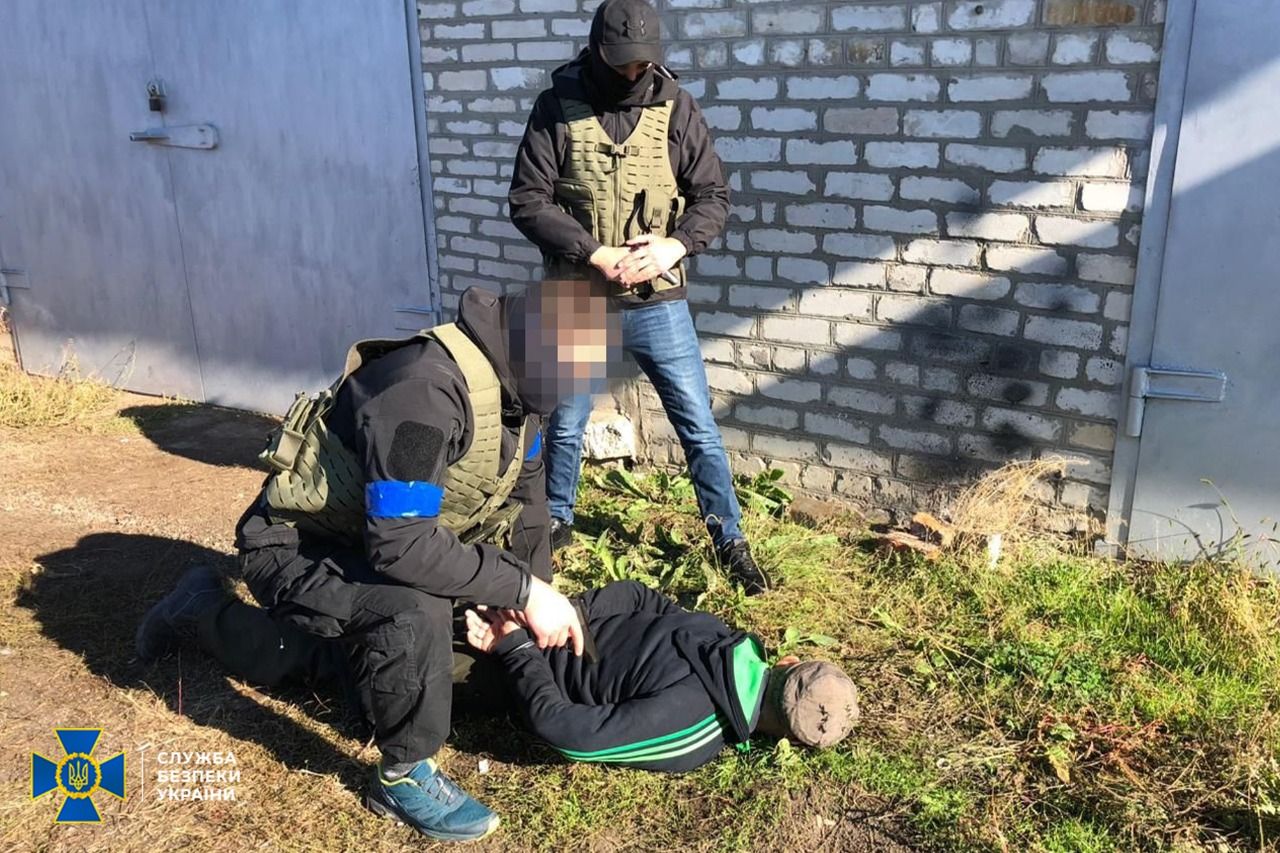 На Донеччині колаборант допомагав окупантам втікати лісами від контрнаступу ЗСУ – СБУ