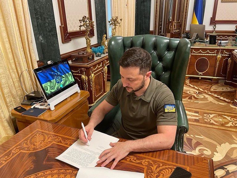 Зеленський утворив 20 військових адміністрацій у Херсонській області  й вісім на Харківщині