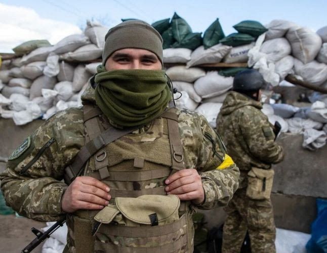 Поради реабілітолога: як зменшити навантаження на спину від бронежилета
