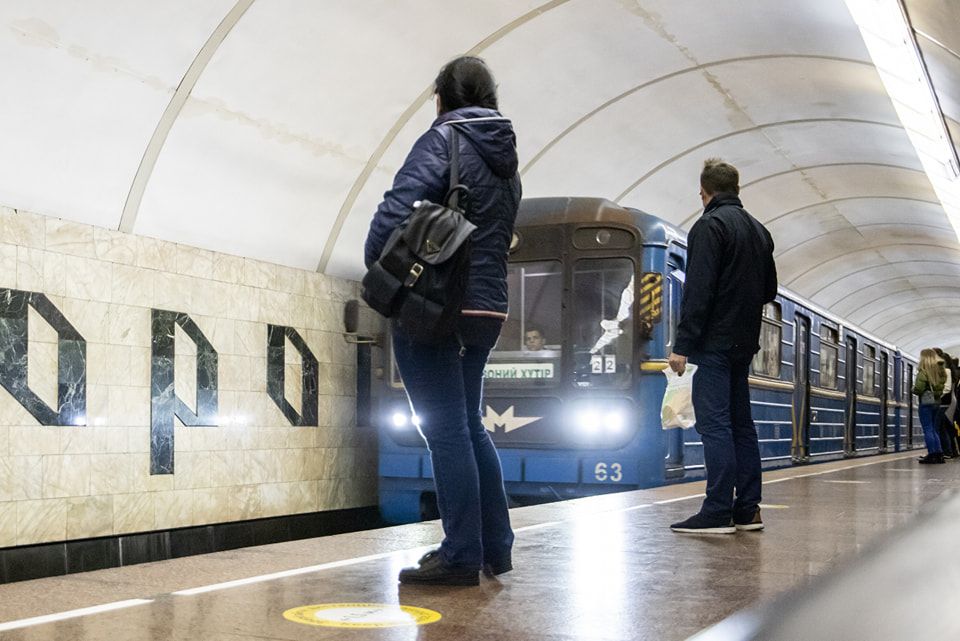 У Київському метрополітені з 1 листопада змінені графіки руху поїздів.