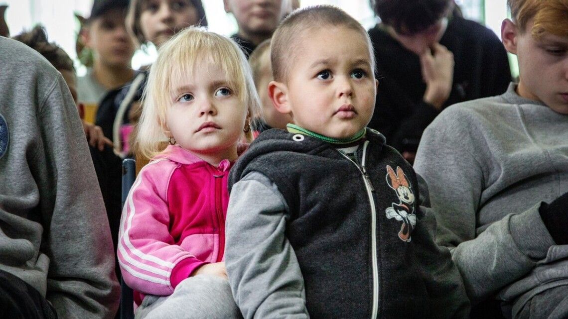 Росія краде українських дітей та вивозить їх до Криму