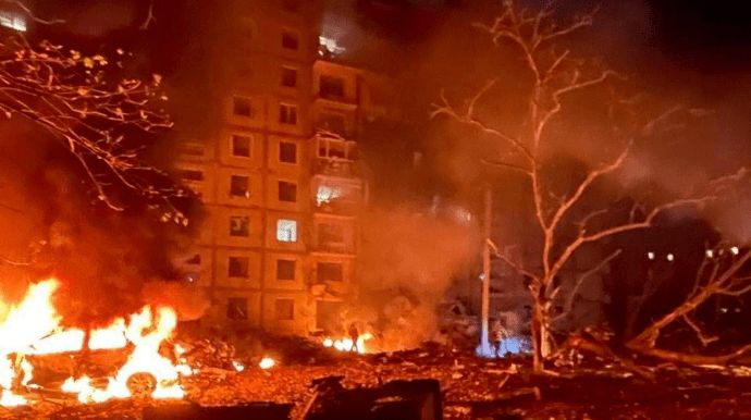 Ракети росіян вдарили по житловому кварталу в Запоріжжі