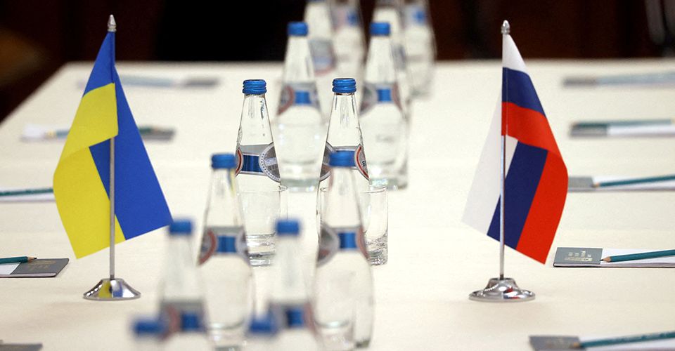 Чому путін просить мирних переговорів з Україною