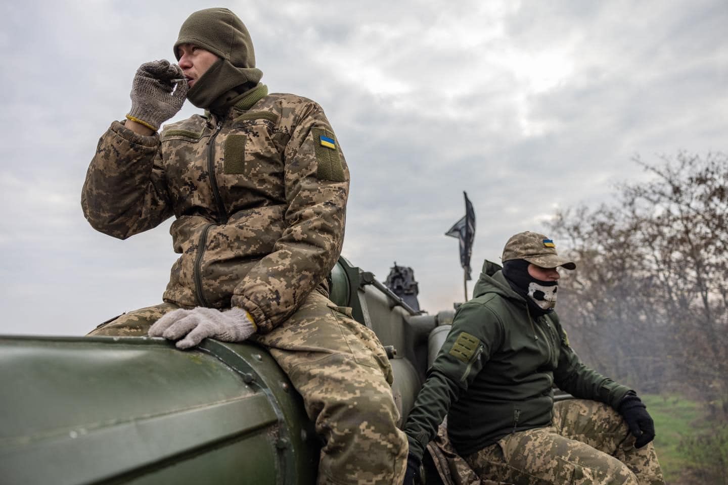 Під Херсоном ЗСУ збирають трофеї: росіяни покинули артустановки та бронетехніку