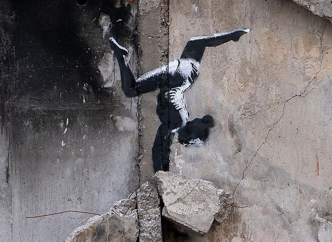 Графіті гімнастки з´явилося на зруйнованому будинку в Бородянці