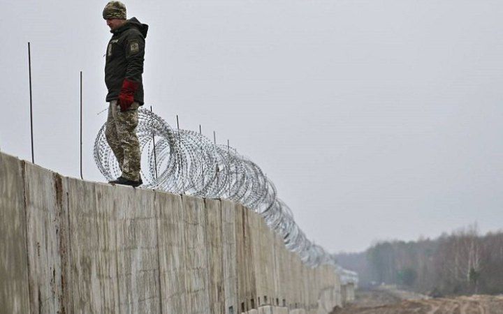 Білорусь образилася, що Україна укріплює кордони з нею, і звинуватила у руйнуванні доріг