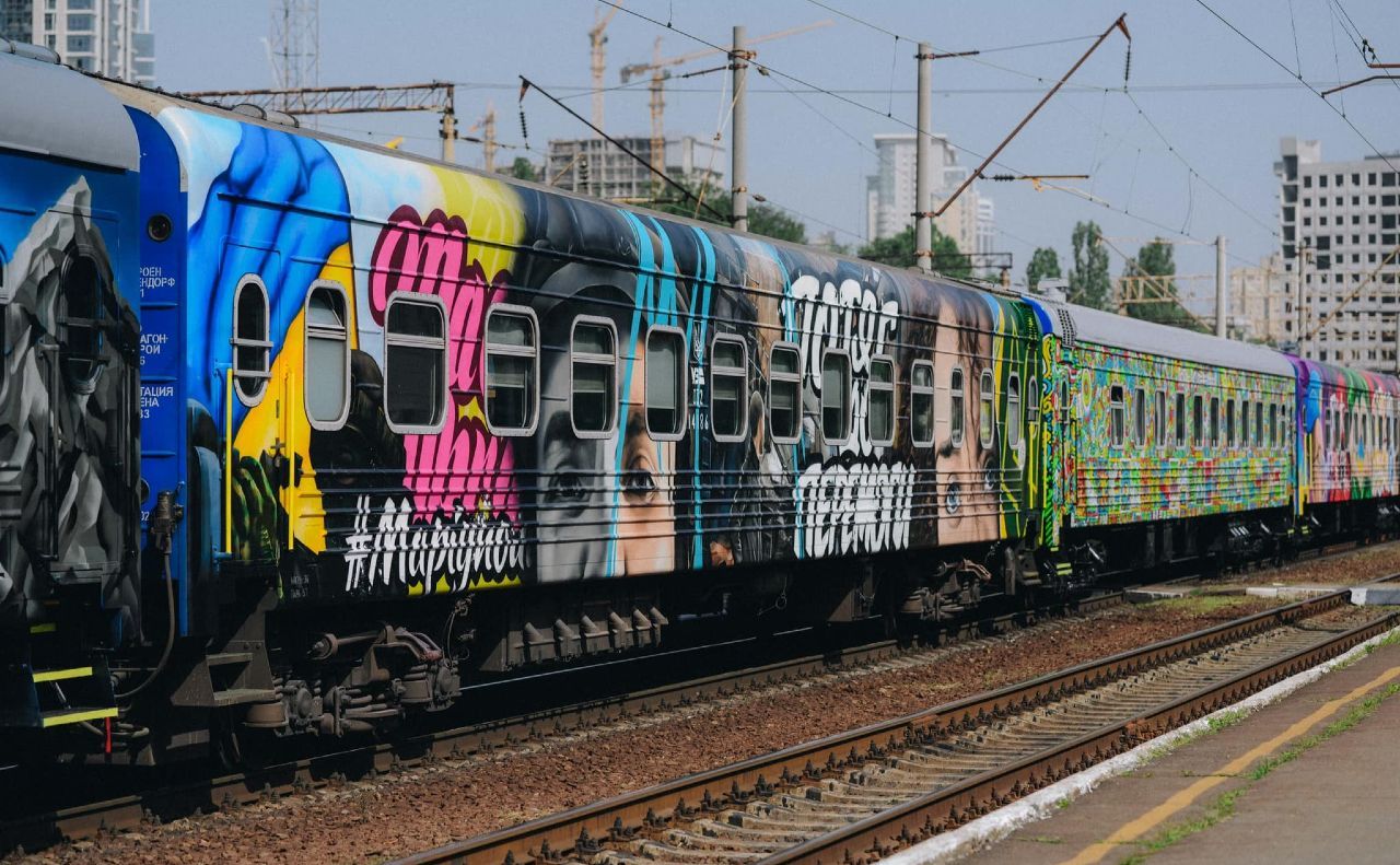 Укрзалізниця запустила перший потяг з Києва до визволеного Херсону
