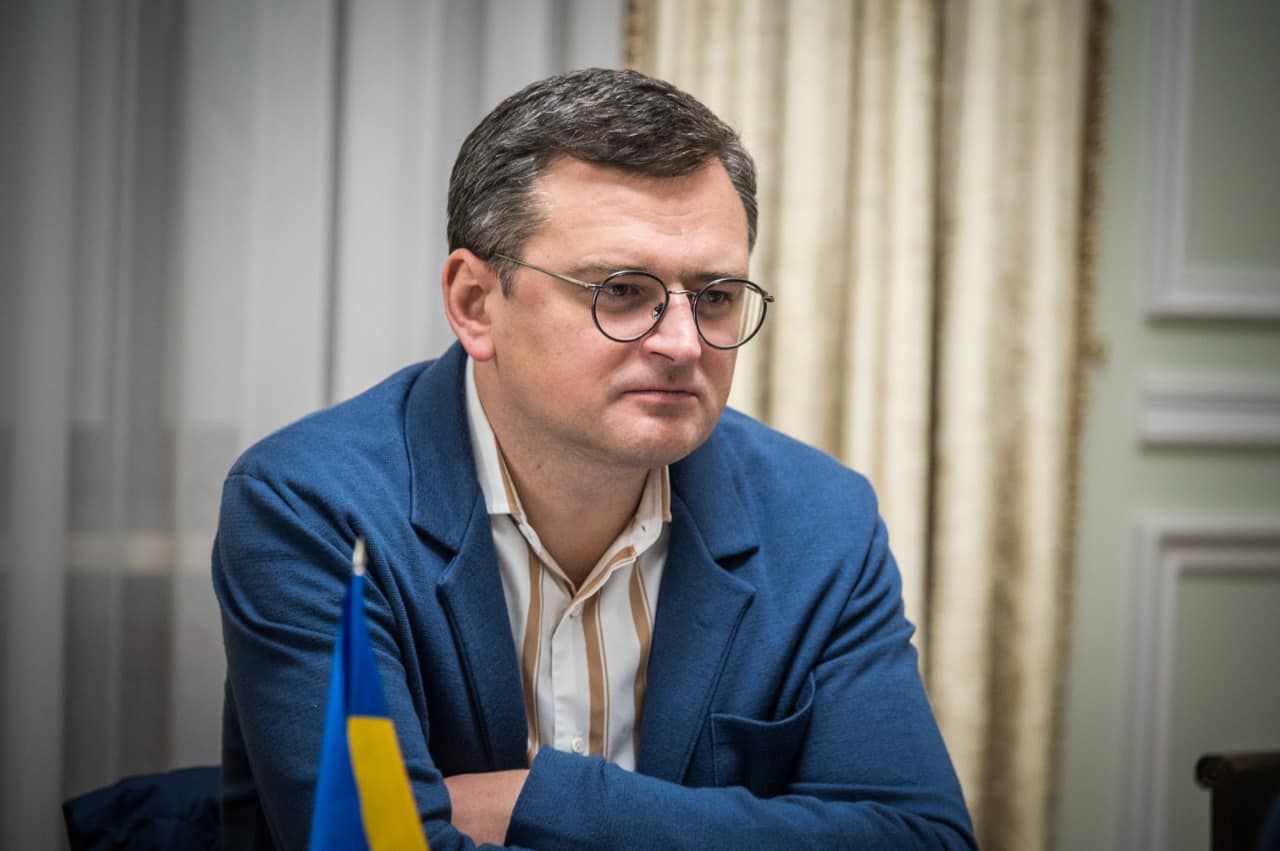 Бомба уповільненої дії: Кулеба застерігає від спроб «заморозити» війну в Україні