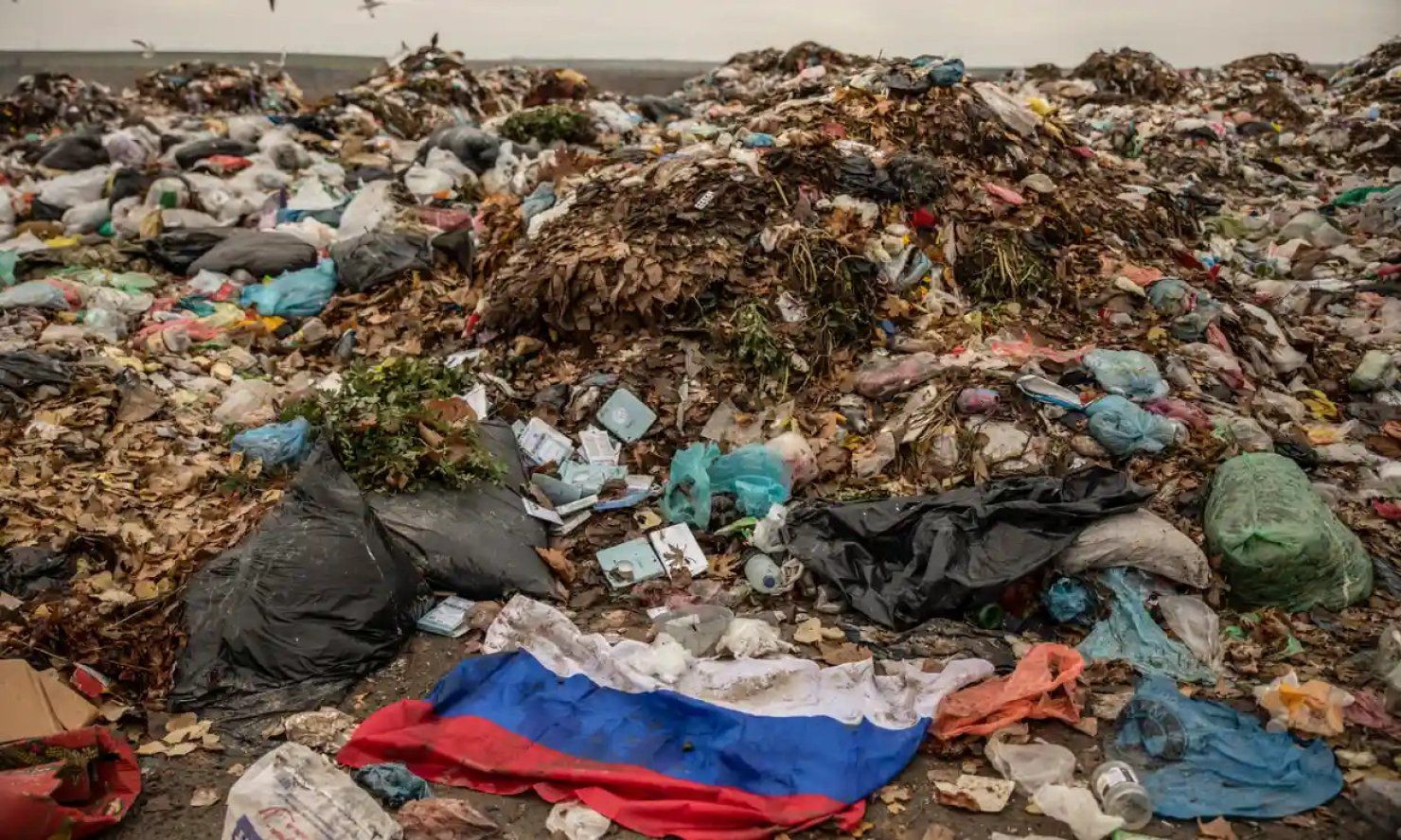 У Херсоні росіяни спалювали тіла своїх загиблих на сміттєзвалищі