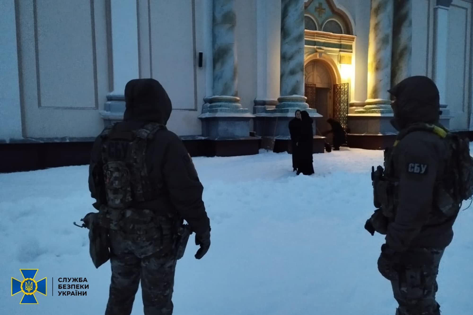 У Корецькому жіночому монастирі на Рівненщині проводить обшуки СБУ, фото
