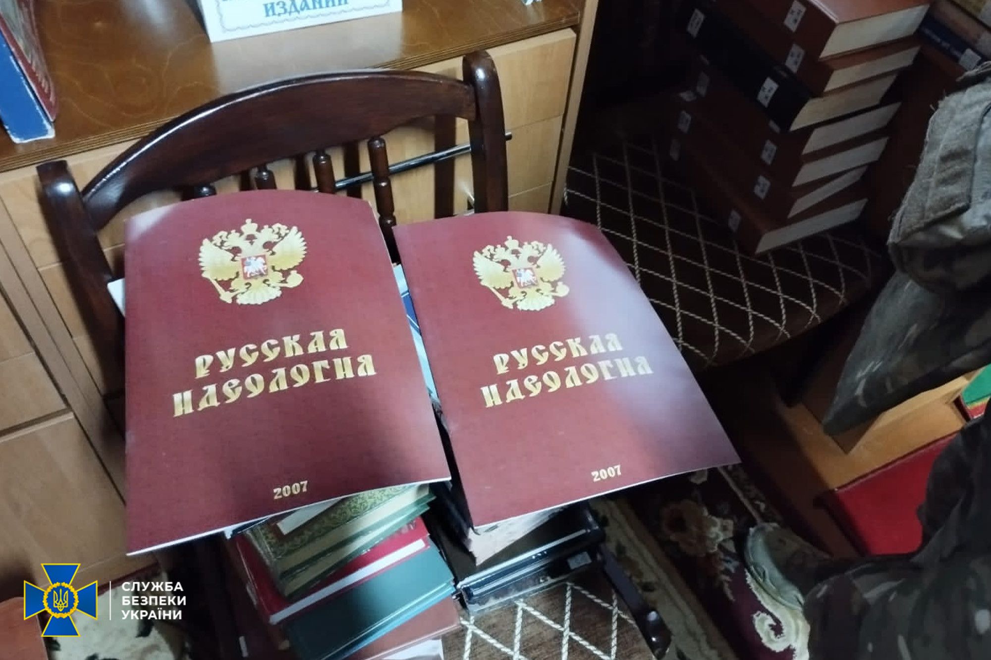 СБУ знайшла проросійську літературу, мільйони готівки і «сумнівних» росіян після огяду 350 споруд УПЦ МП, фото