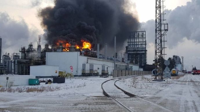 У Сибірі палав найбільший нафтопереробний завод регіону