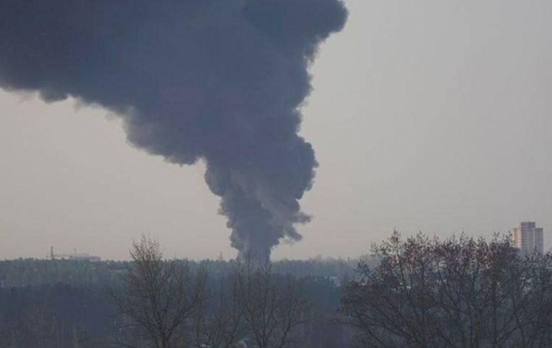 На Брянщині палають резервуари з нафтопродуктами