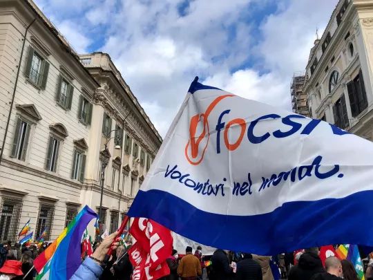 Волонтери з організації FOCSIV підтримують Україну.