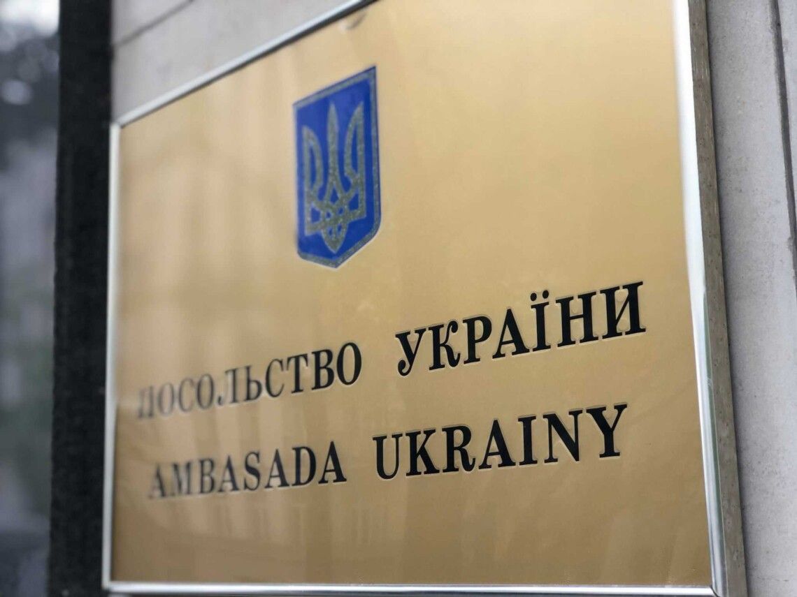 Не варто ходити й до ворожки: мало сумніву, що то робота російських спецслужб по залякуванні українських дипломатів.