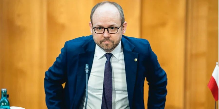 У Польщі різко відповіли Макрону: це росія є агресором